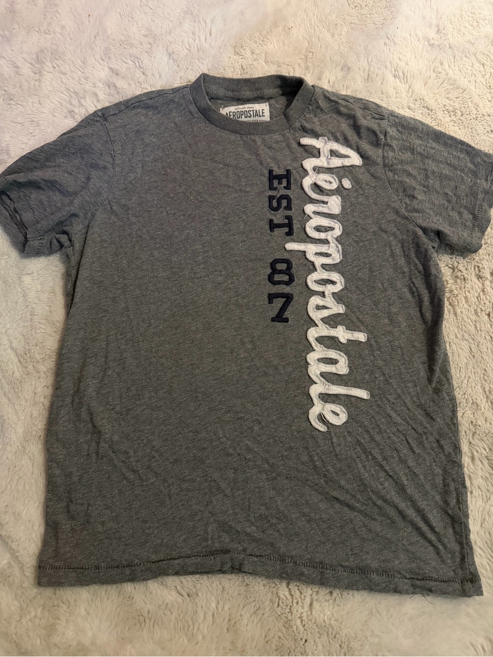 Aeropostale Men's Heather Gray Short Sleeve Tee with Vertical Logo